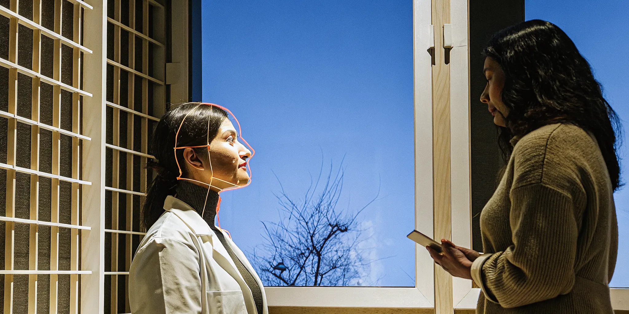 Clinician reviewing TMJ headache vs migraine pain patterns with a patient